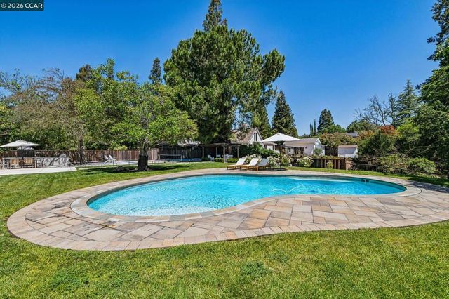 2941 Roundhill Rd, Alamo, CA 94507
