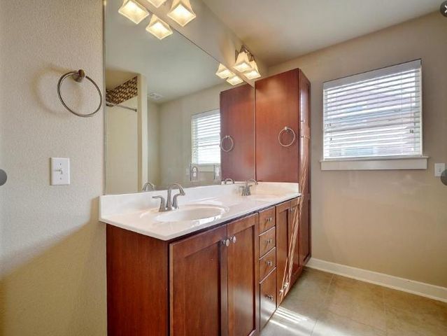 1601 Miriam Ave 203, Austin, TX 78702