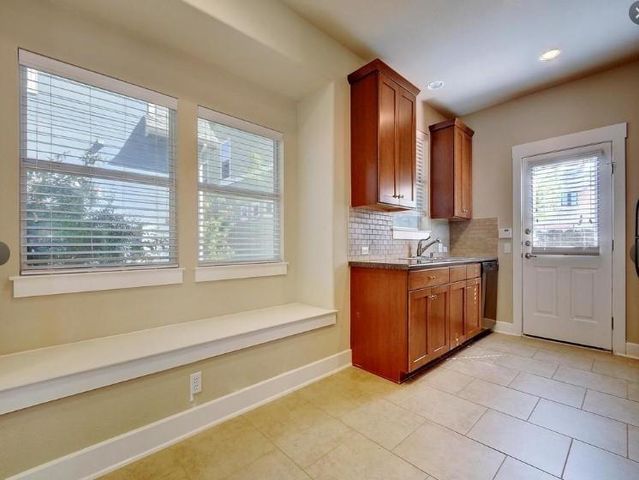 1601 Miriam Ave 203, Austin, TX 78702