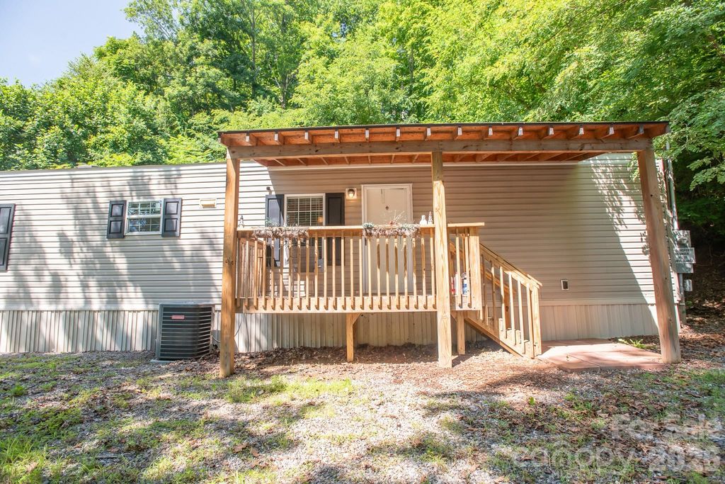 1066 Pisgah Drive, Canton, NC 28716