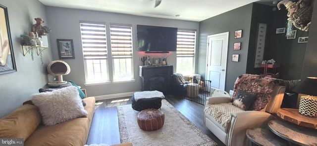 70 VILLAGE GREEN LN, Sicklerville, NJ 08081