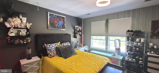 70 VILLAGE GREEN LN, Sicklerville, NJ 08081