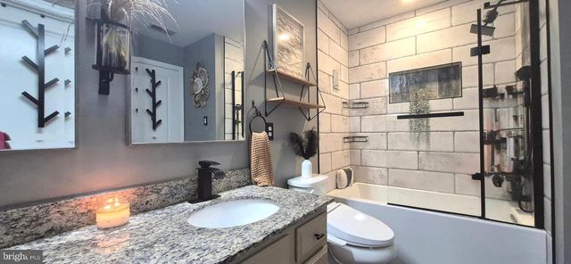 70 VILLAGE GREEN LN, Sicklerville, NJ 08081