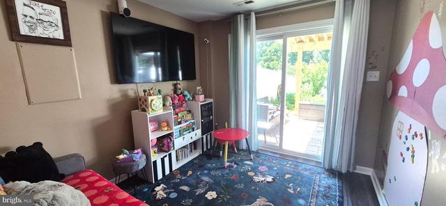 70 VILLAGE GREEN LN, Sicklerville, NJ 08081