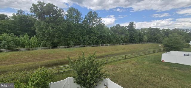 70 VILLAGE GREEN LN, Sicklerville, NJ 08081