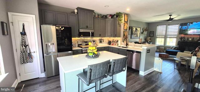 70 VILLAGE GREEN LN, Sicklerville, NJ 08081