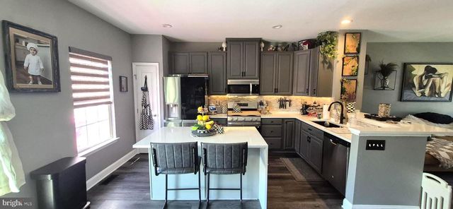 70 VILLAGE GREEN LN, Sicklerville, NJ 08081