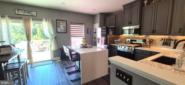 70 VILLAGE GREEN LN, Sicklerville, NJ 08081