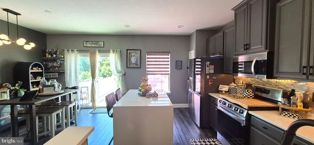 70 VILLAGE GREEN LN, Sicklerville, NJ 08081
