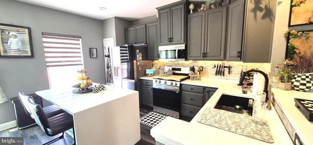 70 VILLAGE GREEN LN, Sicklerville, NJ 08081
