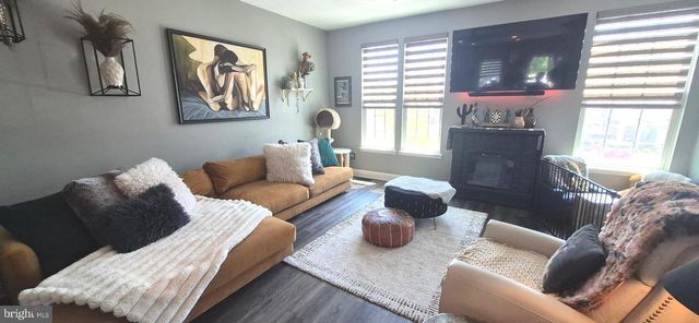 70 VILLAGE GREEN LN, Sicklerville, NJ 08081