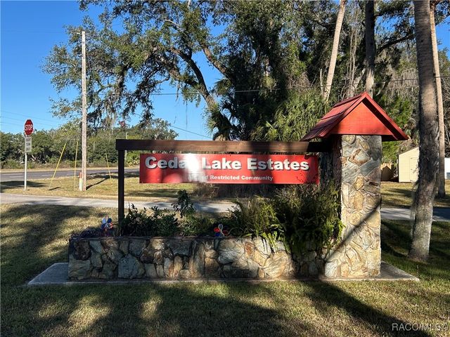 11181 W Cedar Lake Drive, Crystal River, FL 34428