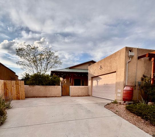 6755 Camino Carlita, Santa Fe, NM 87507