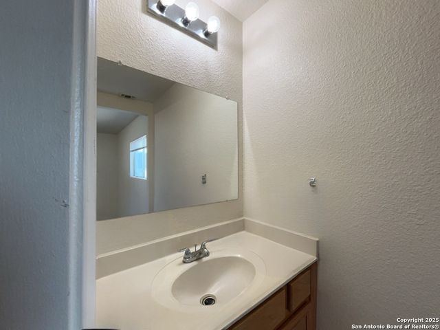 3853 MAVERICK CREEK RD, San Antonio, TX 78247