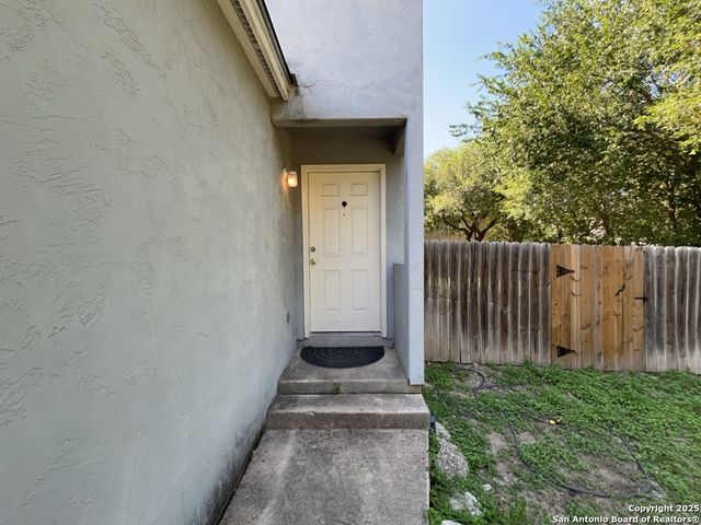 3853 MAVERICK CREEK RD, San Antonio, TX 78247