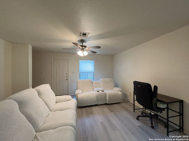 3853 MAVERICK CREEK RD, San Antonio, TX 78247