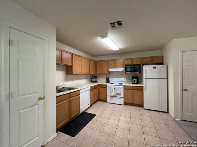 3853 MAVERICK CREEK RD, San Antonio, TX 78247