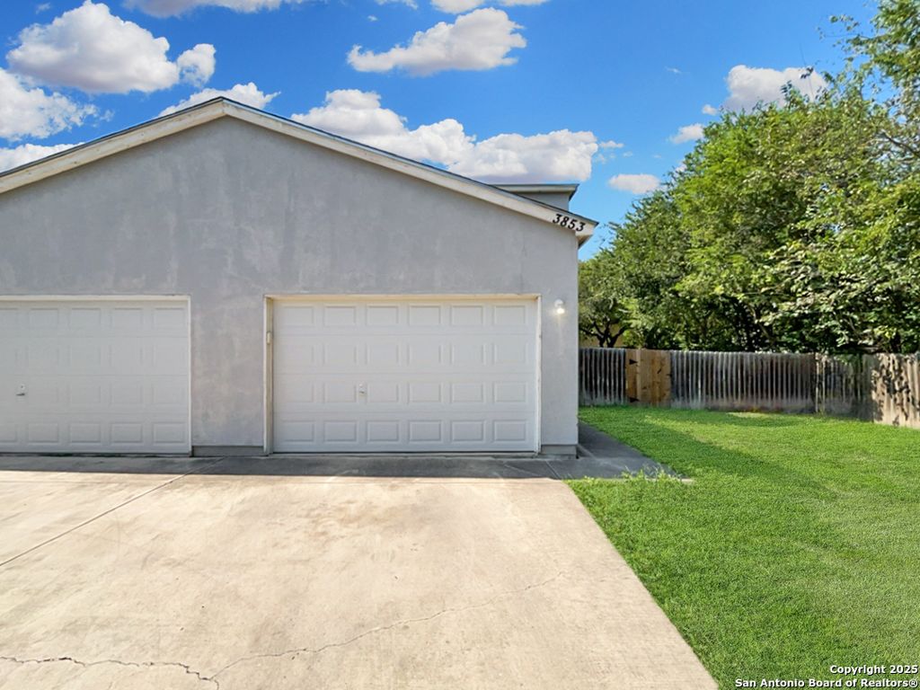 3853 MAVERICK CREEK RD, San Antonio, TX 78247