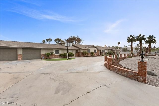 2211 EDGEWOOD Avenue, Las Vegas, NV 89102