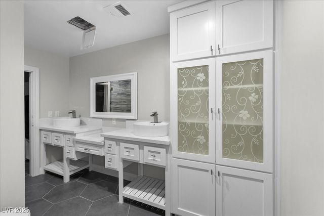 2211 EDGEWOOD Avenue, Las Vegas, NV 89102