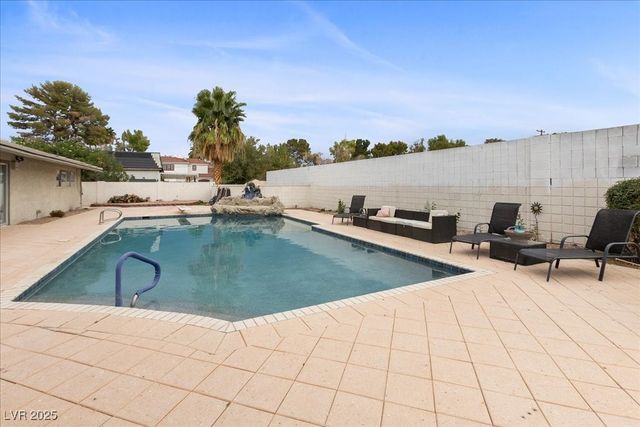 2211 EDGEWOOD Avenue, Las Vegas, NV 89102