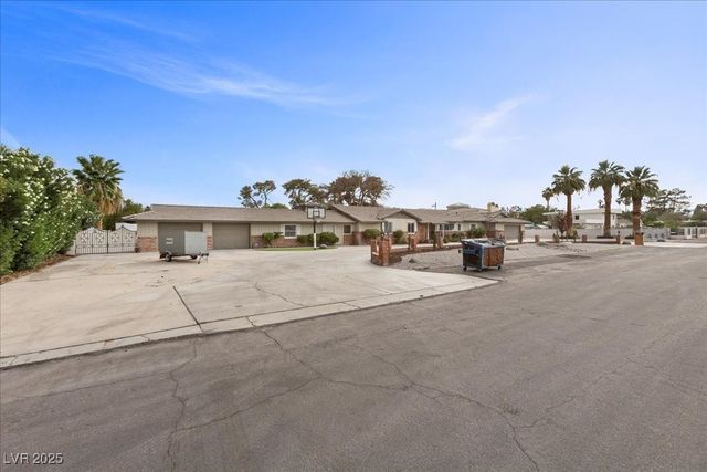 2211 EDGEWOOD Avenue, Las Vegas, NV 89102