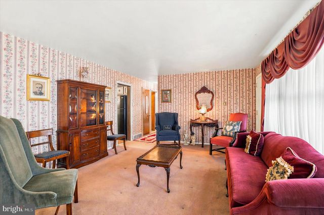 811 RIDLEY CREEK DR, Media, PA 19063