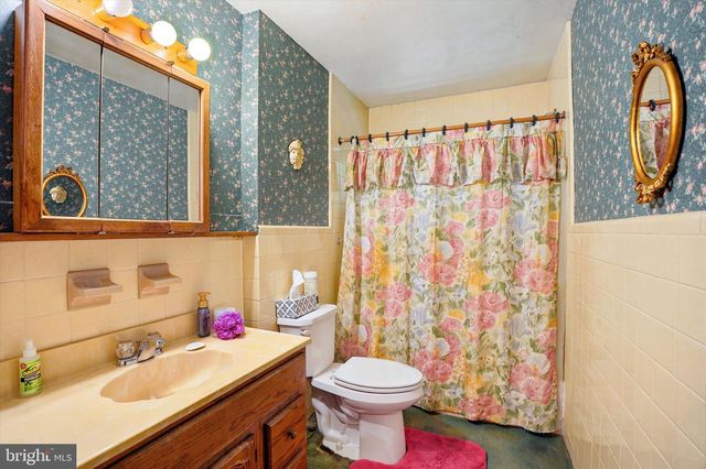 811 RIDLEY CREEK DR, Media, PA 19063