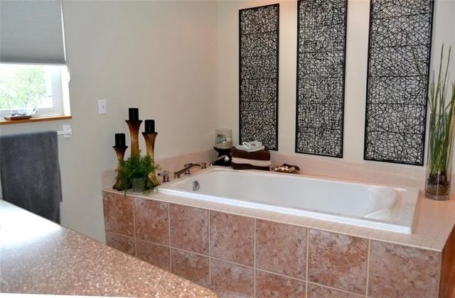 301 STUART Way, Erie, PA 16509