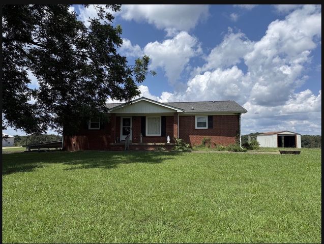 637 Sheehy Rd, Mc Ewen, TN 37101