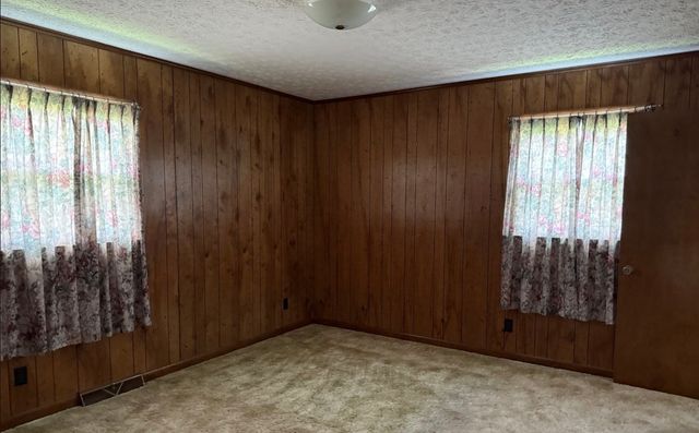 637 Sheehy Rd, Mc Ewen, TN 37101