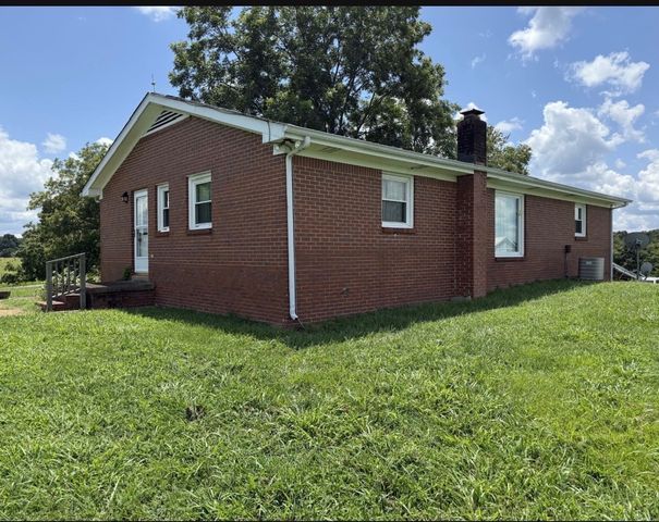 637 Sheehy Rd, Mc Ewen, TN 37101