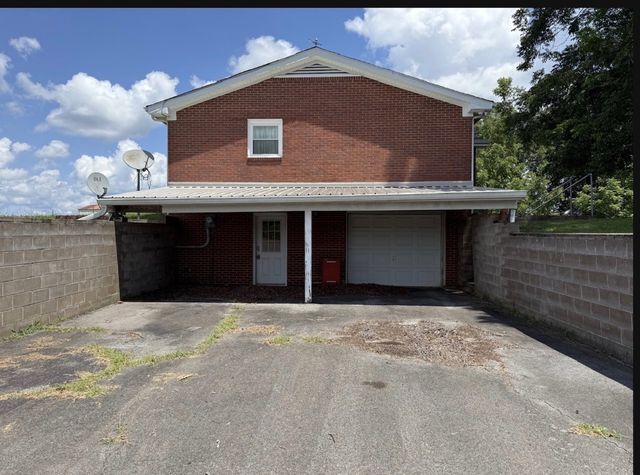 637 Sheehy Rd, Mc Ewen, TN 37101