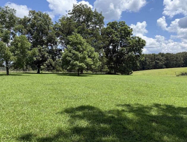 637 Sheehy Rd, Mc Ewen, TN 37101