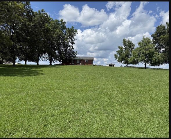 637 Sheehy Rd, Mc Ewen, TN 37101