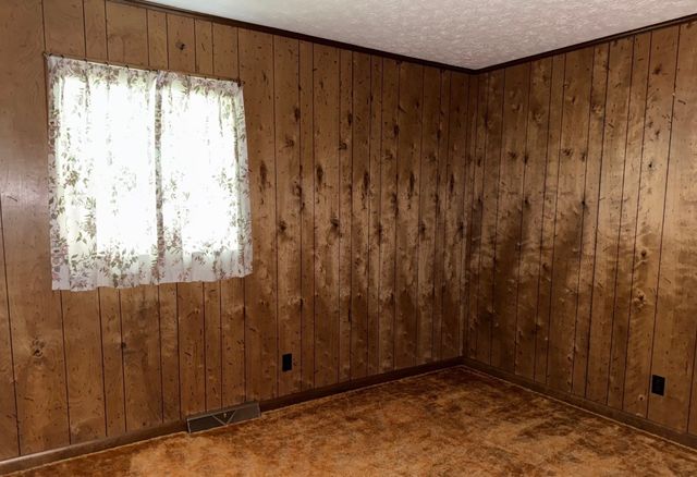 637 Sheehy Rd, Mc Ewen, TN 37101