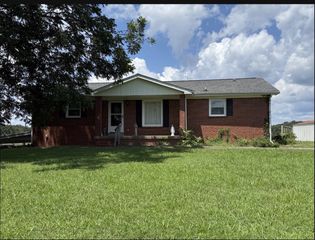 637 Sheehy Rd, Mc Ewen, TN 37101