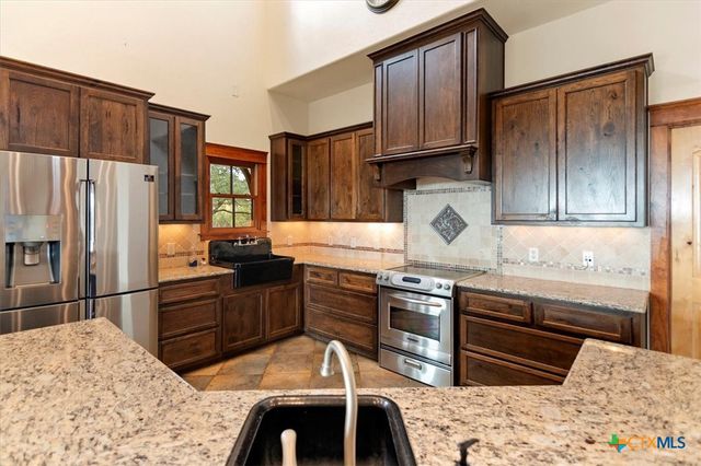 1250 Rocky Hollow Drive, Burnet, TX 78611