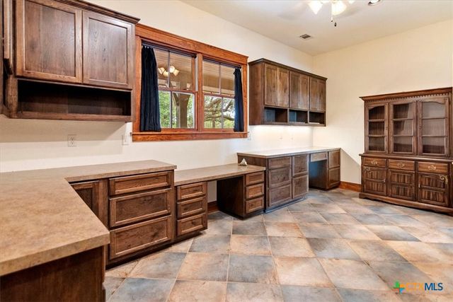 1250 Rocky Hollow Drive, Burnet, TX 78611