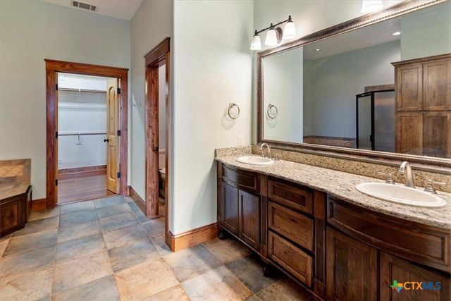 1250 Rocky Hollow Drive, Burnet, TX 78611