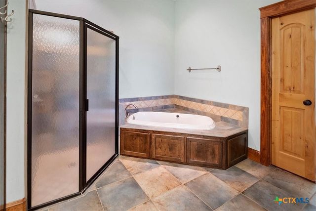 1250 Rocky Hollow Drive, Burnet, TX 78611