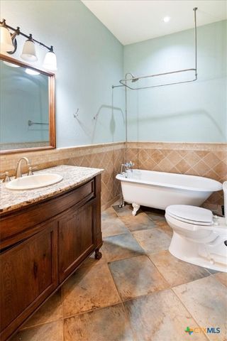 1250 Rocky Hollow Drive, Burnet, TX 78611