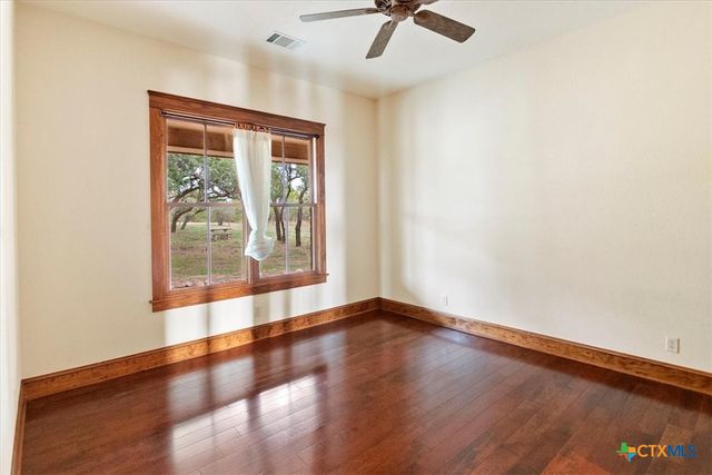 1250 Rocky Hollow Drive, Burnet, TX 78611