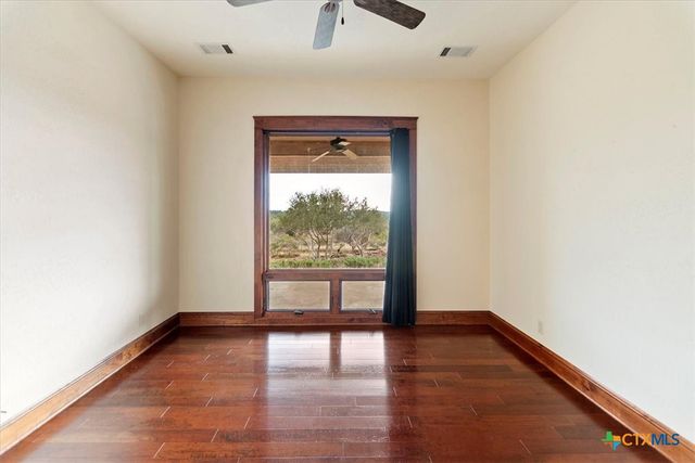 1250 Rocky Hollow Drive, Burnet, TX 78611