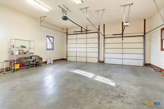 1250 Rocky Hollow Drive, Burnet, TX 78611