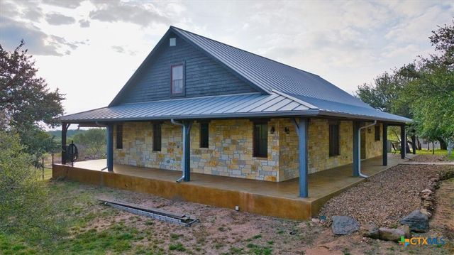 1250 Rocky Hollow Drive, Burnet, TX 78611