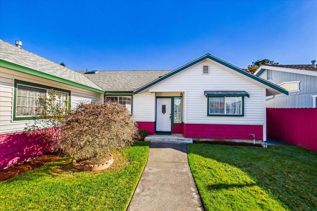 1747 Meadowlark Court, Fortuna, CA 95540