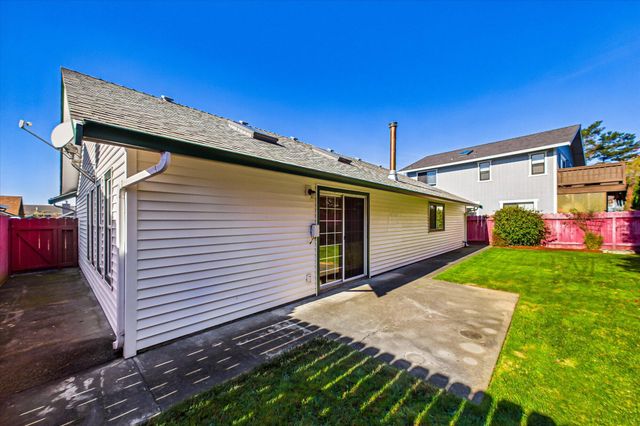 1747 Meadowlark Court, Fortuna, CA 95540