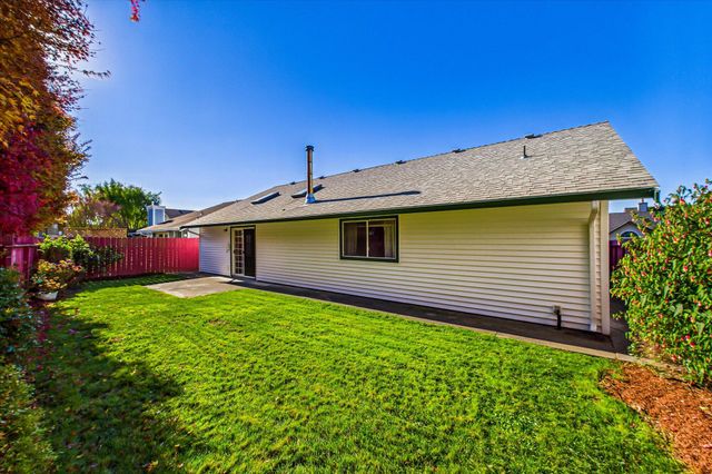 1747 Meadowlark Court, Fortuna, CA 95540