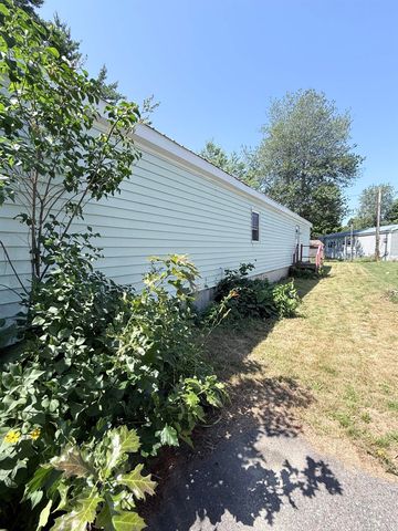 11 Willow Street, Exeter, NH 03883